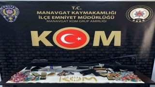 Antalyada son bir haftada 33 şüpheli yakalandı, çok sayıda silah ve kaçak ürün ele geçirildi