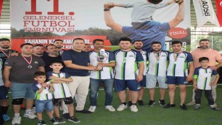 AOSB 11inci Futbol Turnuvasının Şampiyonasında dereceye girenlere ödülleri verildi
