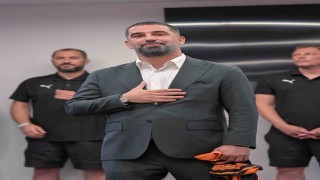 Arda Turan, yeni takımı Shakhtar Donetskte futbolcularla tanıştı
