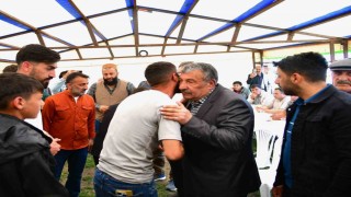 Ardahan Valisinin girişimiyle husumetli iki aile yıllar sonra barıştı