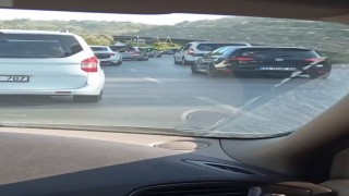 Arnavutköyde düğün konvoyu trafiği kilitledi