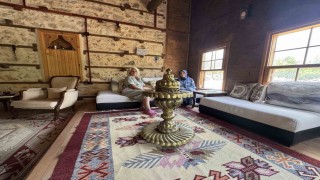 Atalarından kalan tarihi düğmeli evi restore edip turizme kazandırdı