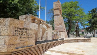 Atatürk Anıtının çevre düzenlemesi tamamlandı