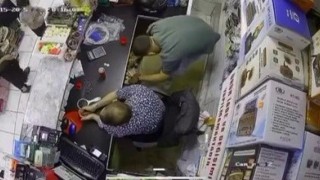 Ateşle oynadı yerinden böyle zıpladı