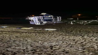 Atık dökülen alanda mahsur kalan koyunu itfaiyeciler kurtardı