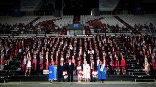 AÜde 289 hekim coşkuyla mezun oldu