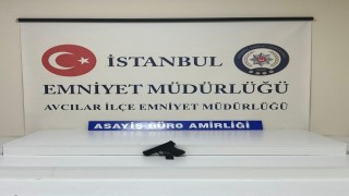 Avcılarda sokak ortasında iki kişiyi silahla vuran şüpheli yakalandı