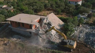 Ayvacıkta 52 kaçak yapı yıkıldı