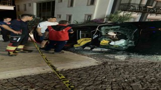 Ayvalıkta gece yarısı feci kaza: 1 ölü, 1 yaralı