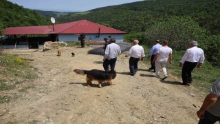 Bafrada muhtarların tepkisini çeken izinsiz köpek barınağı mühürlenerek kapatıldı