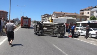 Bafrada otomobil takla attı: 2 yaralı