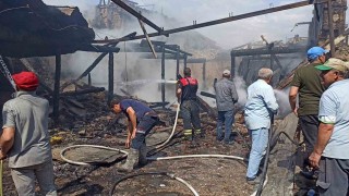 Bahçede yakılan ateş 2 ev ve 1 metruk binayı kül etti