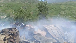 Bahçesarayda ev yangını: Dumandan zehirlenen 14 yaşındaki çocuk öldü