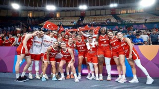 Bakan Bak, çeyrek finale çıkan A Milli Kadın Basketbol Takımını tebrik etti