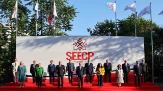 Bakan Fidan, GDAÜ Zirvesinde aile fotoğrafına katıldı