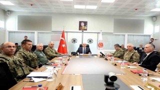 Bakan Güler İran sınır hattında incelemelerde bulundu