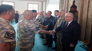 Bakan Güler, Kurban Bayramında Mehmetçikle bir araya geldi