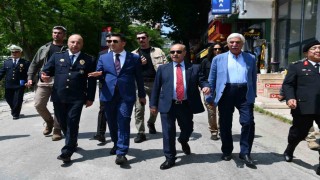 Bakan Yardımcısı Aktaş ve Vali Aygöl, vatandaşlarla bayramlaştı