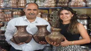 Bakırdan yapılan Hitit vazo takımı fiyatıyla dudak uçuklatıyor