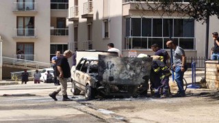 Bakkala gitmek için indi, aracı alevlere teslim oldu