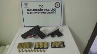 Bandırmada ruhsatsız silah ve mühimmat ele geçirildi
