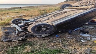 Baraj kenarına uçan otomobildeki 3 kişi yaralandı