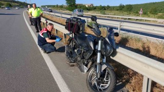 Bariyere çarpan motosiklet 400 metre sürüklendi, sürücü hayatını kaybetti: Kaza anı kamerada
