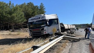 Bariyere çarpan tır sürücüsü yaralandı