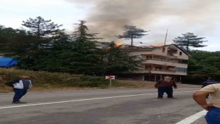 Bartında bir evin çatısından yükselen alevler korkuttu