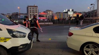 Başakşehirde alışveriş merkezi önünde silahlı saldırı: 1 yaralı