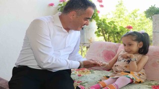 Başkan Arıcı minik Efsaya akülü tekerlekli sandalye hediye etti
