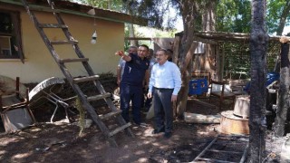 Başkan Ataç yanan evlerde incelemelerde bulundu