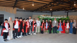 Başkan Dilsiz, mezuniyet töreninde öğrencilerin sevincine ortak oldu