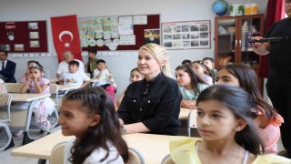 Başkan Doğan miniklerin karne gününde yalnız bırakmadı