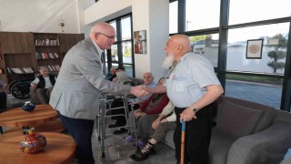 Başkan Kazım Kurttan Koca Çınarlara bayram ziyareti
