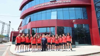 Başkan Şadi Özdemirden genç voleybolculara motivasyon ziyareti