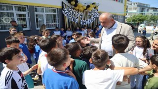 Başkan Sandıkçı, öğrencilerin karne heyecanına ortak oldu