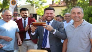 Başkan Tatıka kar helvalı sürpriz doğum günü kutlaması