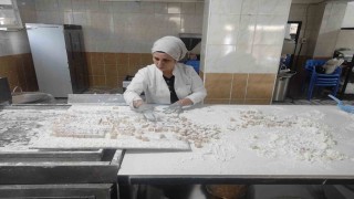 Batmanda girişimci kadınlar, organik çilek lokumu üretiyor