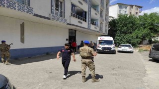 Batmanda psikolojik sorunları olan şahıs, tahra ile ailesini rehin aldı
