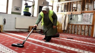 Bayram öncesi manevi temizlik, camilerde gül suyu kokusu