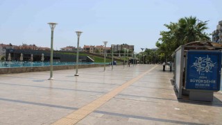 Bayramın ilk günü sıcak hava ile birlikte sokaklar boş kaldı