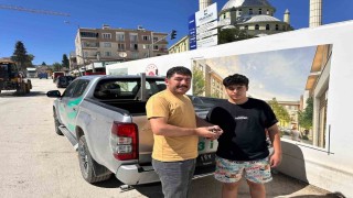 Besnide yaralı halde bulunan ağaçkakan koruma altına alındı