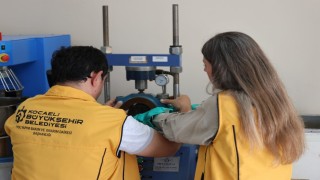 Betonun, asfaltın ve zeminin kalitesi burada ölçülüyor