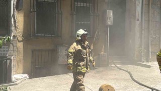 Beyoğluda ütü prizde unutulunca yangın çıktı
