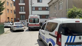 Bıçaklı kavgada 2 kardeş ve polis memuru yaraladı