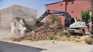Bilecikte metruk binalar yıkılıyor