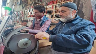 Bilenmeyen bıçak hem kurbana hem de kesene zarar veriyor