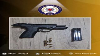 Bingölde araçta ruhsatsız silah ele geçirildi