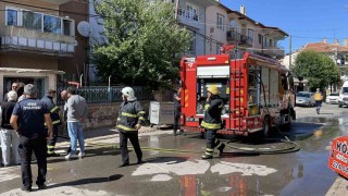 Bodrum katta çıkan yangın paniğe neden oldu, 5 kişi dumandan etkilendi